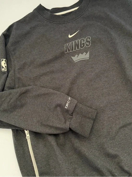Nike Dri-FIT NBA Logo KINGS Crewneck Sweatshirt Charcoal Gray - Picture 5 of 11